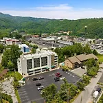 Luxurious 2Br Views! Walking Distance To Dwtn Gatlinburg!