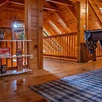5Br Log Cabin, Game Room, Hot Tub, Swimming Pool