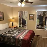 Carr\'S Northside Hotel And Cottages