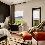 Eagle View Chalet 3Br 3Ba - Gatlinburg Retreat - Scenic Mountain Views, Hot Tub, Game Room, Firepit, Foliage - Sleep 8
