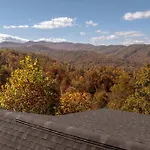 Mountain View, Indoor Pool, Luxury Cabin, Bears