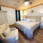 A Secluded Hideaway 3 Bedroom 3 Bath Located In Gatlinburg