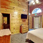Pine Tree Lodge