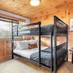 Chestnut By Avantstay Mountain Cabin W Treetop Views Hot Tub Game Room