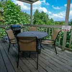 Holly Tree Cabin 936
