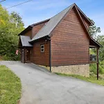 Serene 2Br Cabin With Hot Tub, Games & Mountain Views In Cobbly Knob Family & Pet Friendly