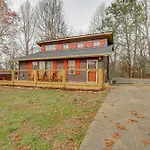 Family-Friendly Cabin With Hot Tub In Gatlinburg!