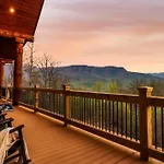Timberwolf - Luxe 5 Star Retreat-July Deal-Game Rm-Ps5-Firepit-Hot Tub