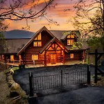 Timberwolf - Luxe 5 Star Retreat-July Deal-Game Rm-Ps5-Firepit-Hot Tub