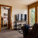 Elevista - Quaint&Private-Views-Hottub-Pooltable-Bears-3 Clubhouse Pools