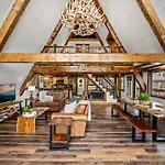 High Bear Activity, Handicap Ramp, Hot Tub, Fire Table, Game Room, Family Cabin