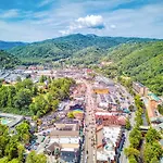 Downtown Gatlinburg5 Starwalk Everywhere