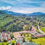 Downtown Gatlinburg5 Starwalk Everywhere