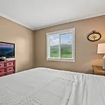Sleeps 6 Pool Playground Mountain Views Hot Tub