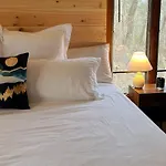 Treetop Hideaway - Winter Escape With Hot Tub