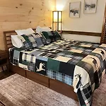 Treetop Hideaway - Winter Escape With Hot Tub