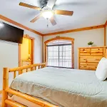 Cozy Gatlinburg Condo With Sauna Near Hiking Trails