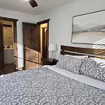 Woodzy Hideaway