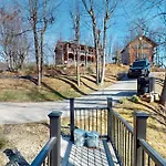 4 Pines Lodge