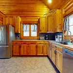 4 Pines Lodge