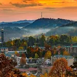 Little Smokys Retreat , 5 Bedroom , Only 10 Min To Gatlinburg And Pigeon Forge!