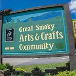 Log Inn, 5 Bed 3 Bath Group Cabin In Gatlinburg With Game Room And Hot Tub, Seasonal Resort Pool