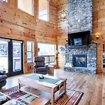 Majesty Lodge With Mtn View, Hot Tub And Game Room