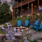 Mountain Views W Hot Tub Firepit & Game Room