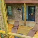 Moose Suite - King Bed Cabin Apartment