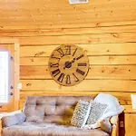 Spacious Gatlinburg Cabin With Hot Tub And Game Room!