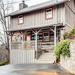 Spacious Gatlinburg Cabin With Hot Tub And Game Room!