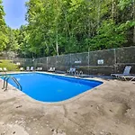 Gatlinburg Cabin With Game Room, Hot Tub And Mtn Views