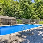 Gatlinburg Cabin With Game Room, Hot Tub And Mtn Views
