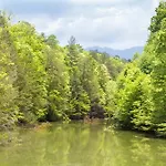 Lakeside Rendezvous By Stony Brook Cabins