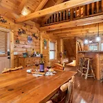 The Big Easy Spacious Mountain Retreat Hot Tub Deck Premier Location