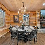 Beautiful 15 Person Cabin 1 Mile To Dt Gatlinburg Tn