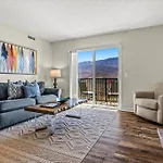 Sleeps 4-Mountain Views-Indoor Pool & Sauna