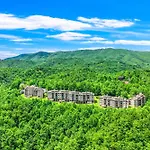 Sleeps 4-Mountain Views-Indoor Pool & Sauna