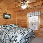 Smoky Mountain Gem Mtn View Hot Tub Grill