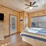 Honeybear Hideaways - Luxury Gatlinburg Smoky Cabin With Indoor Pool And Hot Tub