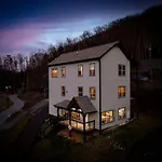 Honeybear Hideaways - Luxury Gatlinburg Smoky Cabin With Indoor Pool And Hot Tub