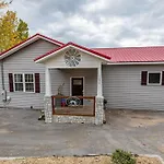 Red Roof Chalet Of The Smokies
