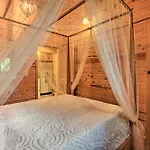 Rustic Gatlinburg Chalet With Hot Tub 2 Mi To Town