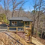 Treehouse Cabin With Xlarge Outside Living Space!