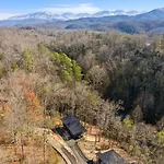 Treehouse Cabin With Xlarge Outside Living Space!