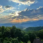 Spacious Gatlinburg Condo With Million Dollar Mountain Views
