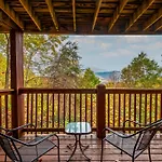 Scenic Decks, Hot Tub, Minutes To Trails & Town