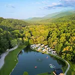 Water View Cabin - Fishing Lake - Groundhog Cabin