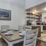 Gatlinburg Mountain Townhome With Pool Access!