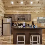 Cozy Log Cabin, Hot Tub, Pool Table, Pool Access